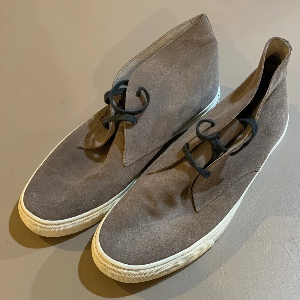 Banana Republic Light Brown Chukka Boots in Suede Leather​​​